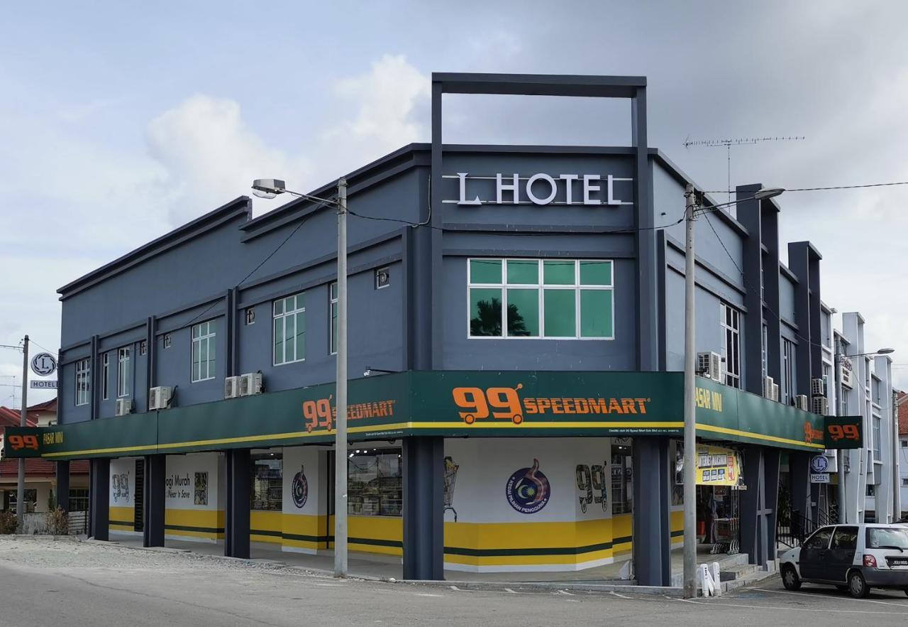 L Hotel Simpang Renggam Exterior photo